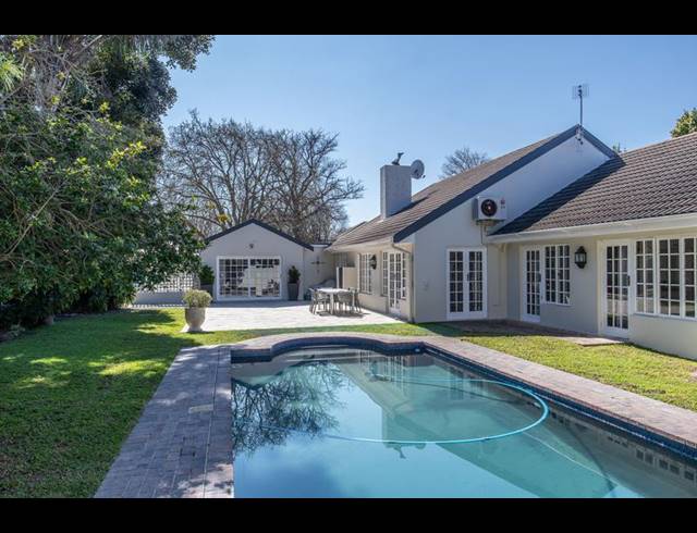 4 BEDROOM HOUSE FOR SALE IN CONSTANTIA